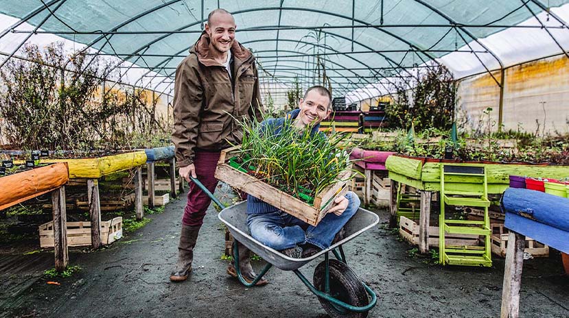 photo-nouscontacter-829x464px Cyril Perpina et Benoit Alecki et leurs plantes aromatiques bio vous accueillent à la serre o délices de Biganos en gironde