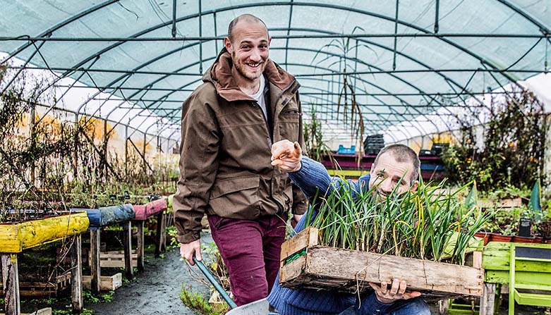 photo-unepeudhistoire-781x447px Cyril Perpina et Benoit Alecki et leurs plantes aromatiques bio vous accueillent à la serre o délices de Biganos en gironde